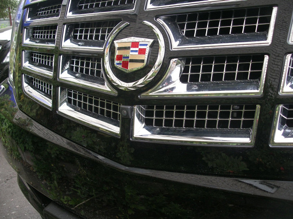 Cadillac Escalade камера переднего вида